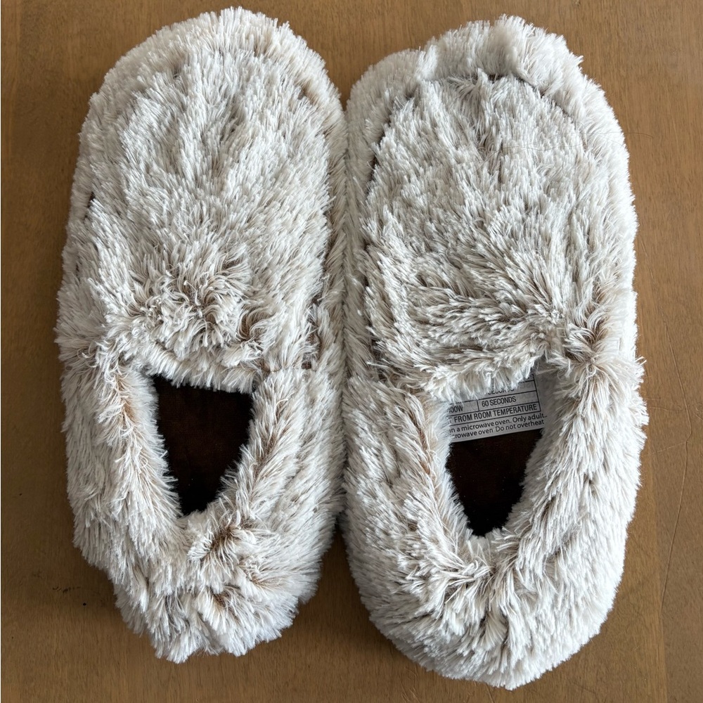 Warmies Microwavable Slippers – Plush Cream – One Size (women’s 6-10)